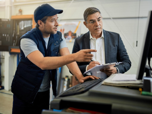 Teiledienstleiter im Autohaus