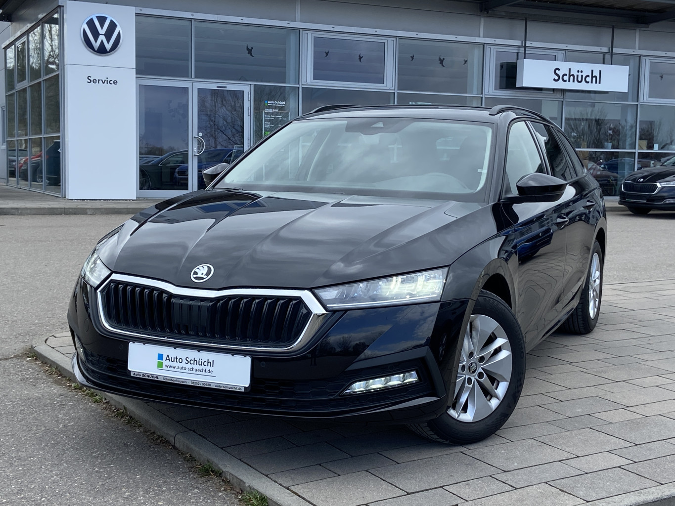 Skoda Octavia Combi 2.0 TDI DSG NAVI-COLUMBUS+LED+SMART-LINK+VIRTUAL-COCKPIT+4xSHZ+PDC+DAB+LANE-ASSIST+GRA+KEYLESS+BLUETOOTH