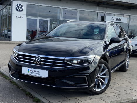 Volkswagen Passat Variant GTE 1.4 TSI DSG eHYBRID R-LINE+NAVI+STANDHEIZUNG+MATRIX-IQ-LED+EASY-OPEN-CLOSE+AHK+EL.-HECK+KAMERA+PANORAMA+DCC+4xSHZ+APP-CONNECT+ACTIVE-INFO+PARKASSIST+LED+KEYLESS+DAB+ACC+KEYLESS+BLUETOOTH+LANE-ASSIST+FAHRERASSISTENZPAKET-PLUS 058015
