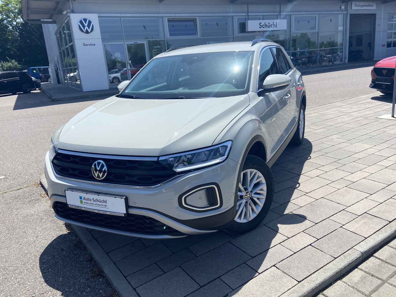 Volkswagen T-Roc 1.5 TSI DSG LIFE NAVI+LED+AHK+APP-CONNECT+PARKASSIST+SHZ+DAB+LANE-ASSIST+BLUETOOTH