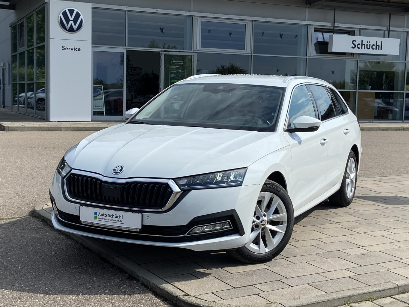 Skoda Octavia Combi 2.0 TDI DSG Style NAVI-COLUMBUS+LED+AHK+HEAD-UP+SMART-LINK+VIRTUAL-COCKPIT+4xSHZ+PDC+DAB+ACC+KEYLESS+BLUETOOTH+LANE-ASSIST