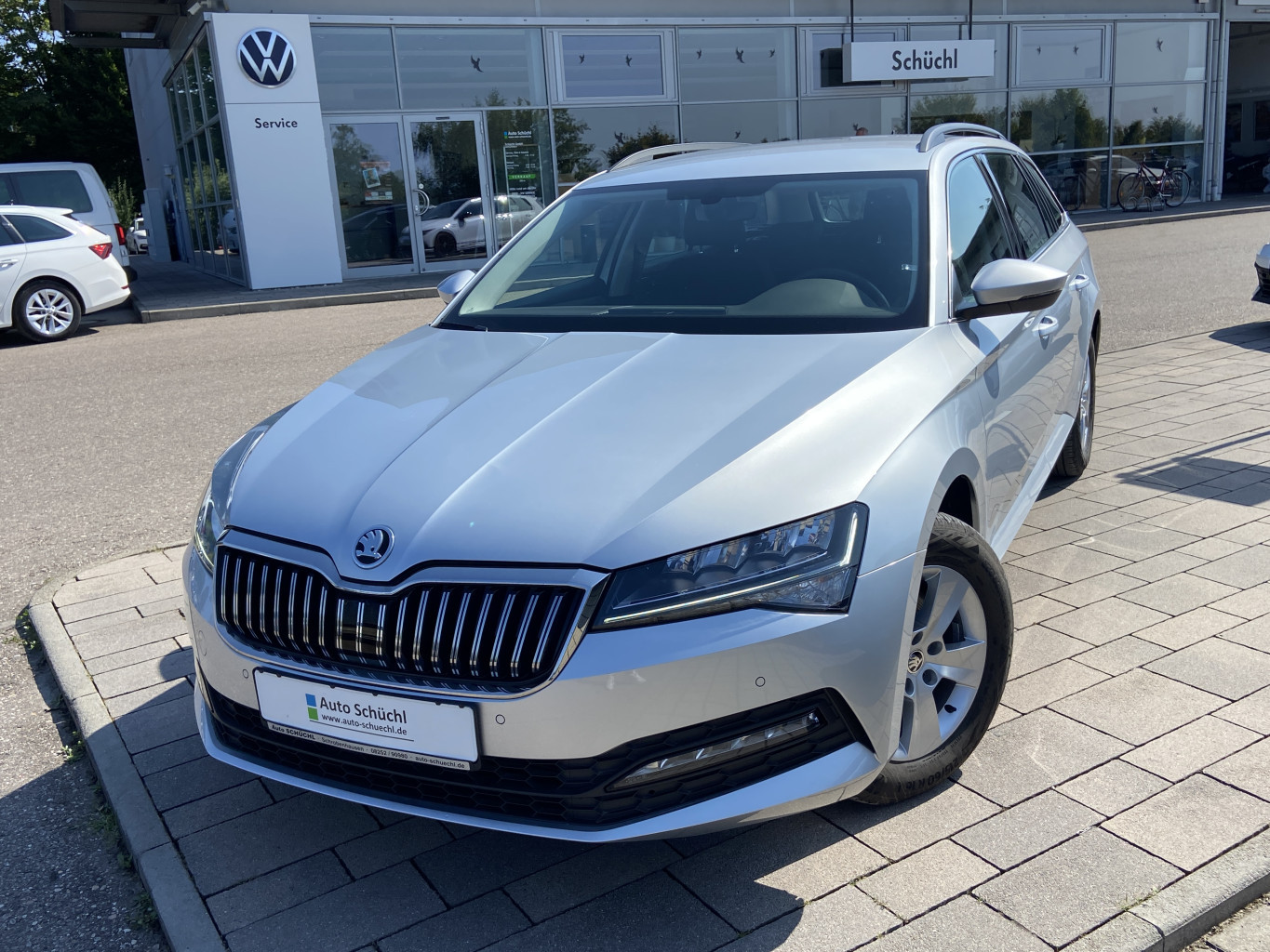 Skoda Superb Combi 2.0 TDI NAVI+LED+AHK+SMART-LINK+KAMERA+VIRTUAL-COCKPIT+SHZ+PDC+DAB+GRA+BLUETOOTH