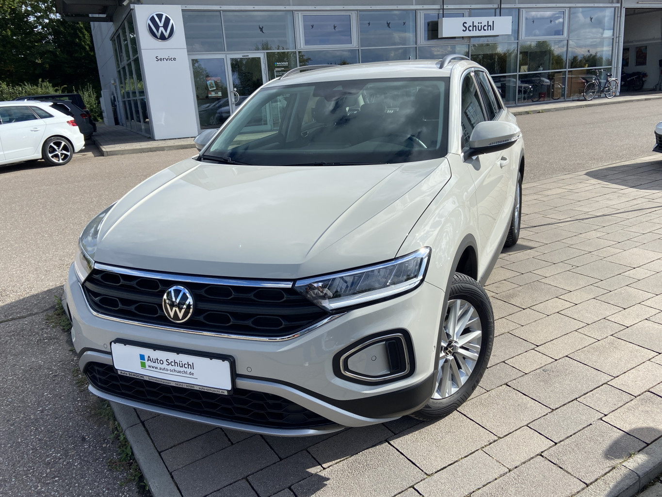 Volkswagen T-Roc 1.5 TSI DSG LIFE NAVI+LED+AHK+APP-CONNECT+PARKASSIST+SHZ+DAB+LANE-ASSIST+BLUETOOTH