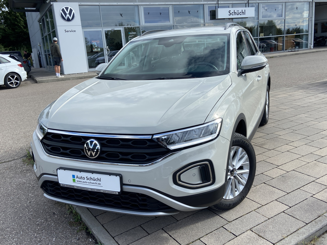 Volkswagen T-Roc 1.5 TSI DSG LIFE NAVI+LED+AHK+APP-CONNECT+PARKASSIST+SHZ+DAB+LANE-ASSIST+BLUETOOTH