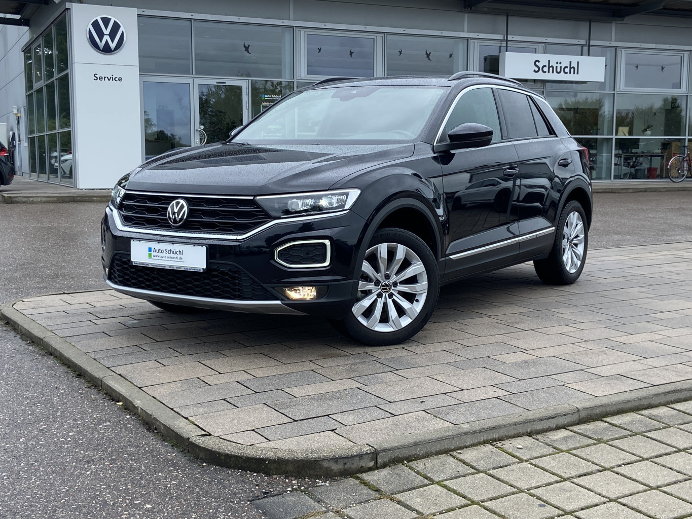Volkswagen T-Roc 1.5 TSI DSG Sport FAHRERASSISTENT-PLUS+NAVI+LED+AHK+PANORAMA+ACTIVE-INFO+SHZ+PDC+KEYLESS+DAB+KAMERA+ACC+KEYLESS+LANE-ASSIST+BLUETOOTH+EL.HECKKLAPPE