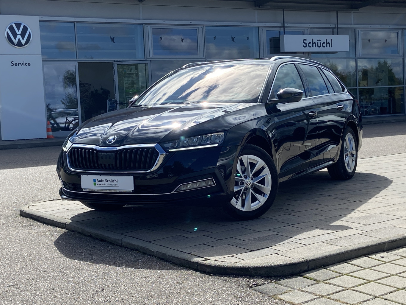 Skoda Octavia Combi 2.0 TDI DSG Style NAVI-COLUMBUS+LED+AHK+HEAD-UP+SMART-LINK+VIRTUAL-COCKPIT+KAMERA+PANORAMA+SHZ+PDC+DAB+ACC+KEYLESS+BLUETOOTH+LANE-ASSIST