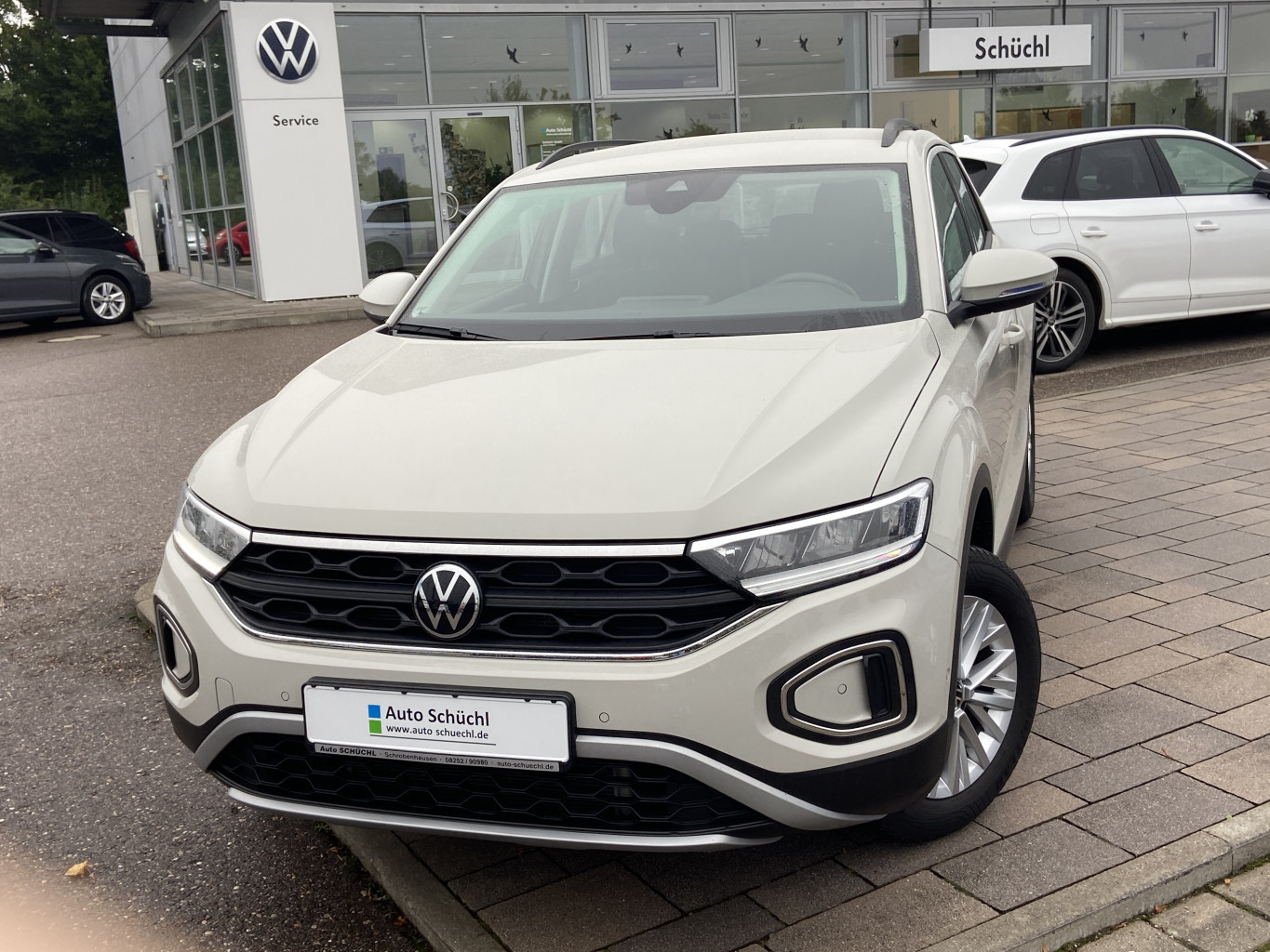 Volkswagen T-Roc 1.5 TSI DSG LIFE NAVI+LED+AHK+APP-CONNECT+PARKASSIST+SHZ+DAB+LANE-ASSIST+BLUETOOTH