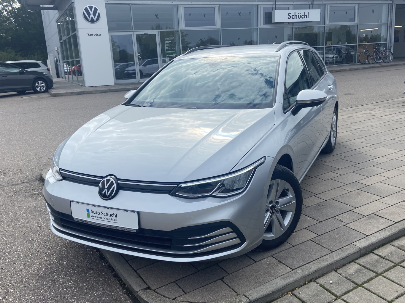 Volkswagen Golf Variant 2.0 TDI LIFE NAVI+LED+APP-CONNECT+ACTIVE-INFO+ACC+LANE-ASSIST+SHZ+PDC+DAB+ACC+BLUETOOTH