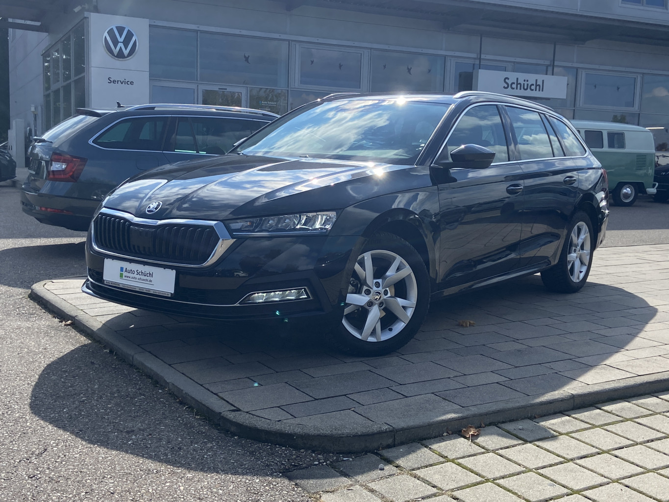 Skoda Octavia Combi 2.0 TDI Style NAVI-COLUMBUS+AHK+LED+SMART-LINK+VIRTUAL-COCKPIT+SHZ+PDC+DAB+LANE-ASSIST+GRA+KEYLESS+BLUETOOTH