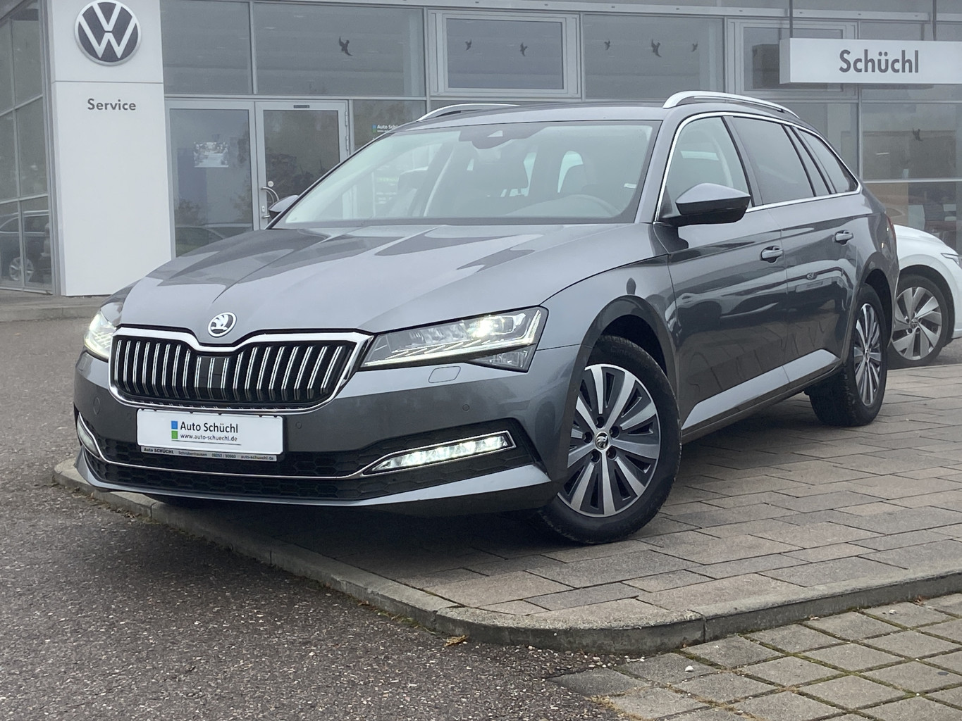 Skoda Superb Combi 2.0 TDI DSG Style NAVI-COLUMBUS+AHK+LED+SMART-LINK+KAMERA+VIRTUAL-COCKPIT+PARKASSIST+LED+SHZ+DAB+ACC+BLUETOOTH+LANE-ASSIST