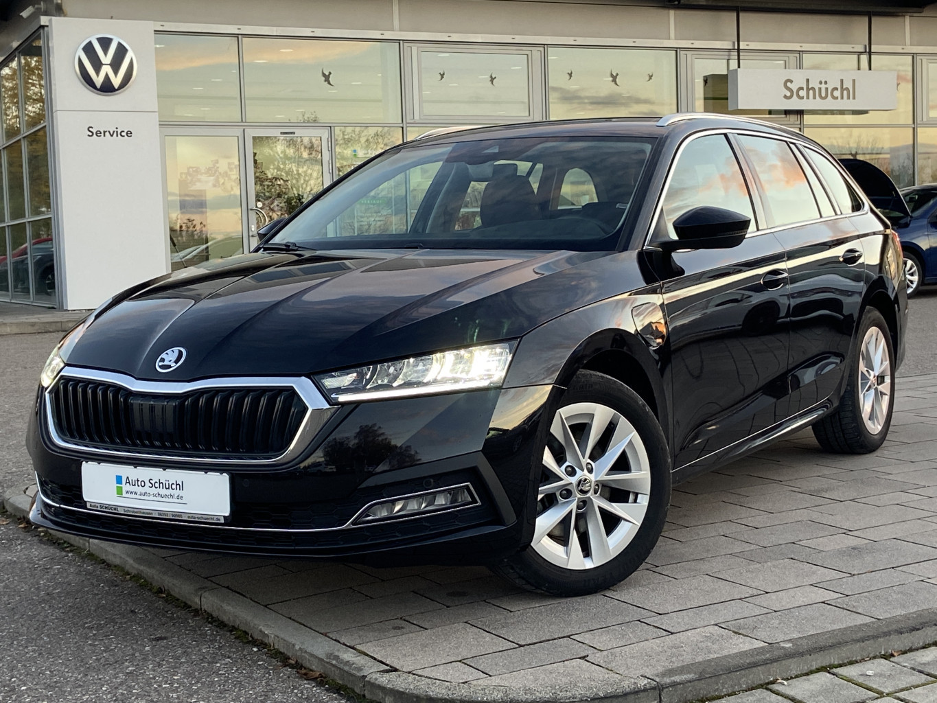 Skoda Octavia Combi iV 1.4 TSI DSG eHybrid NAVI-COLUMBUS+LED+HEAD-UP+SMART-LINK+VIRTUAL-COCKPIT+SHZ+PDC+DAB+LANE-ASSIST+GRA+KEYLESS+BLUETOOTH