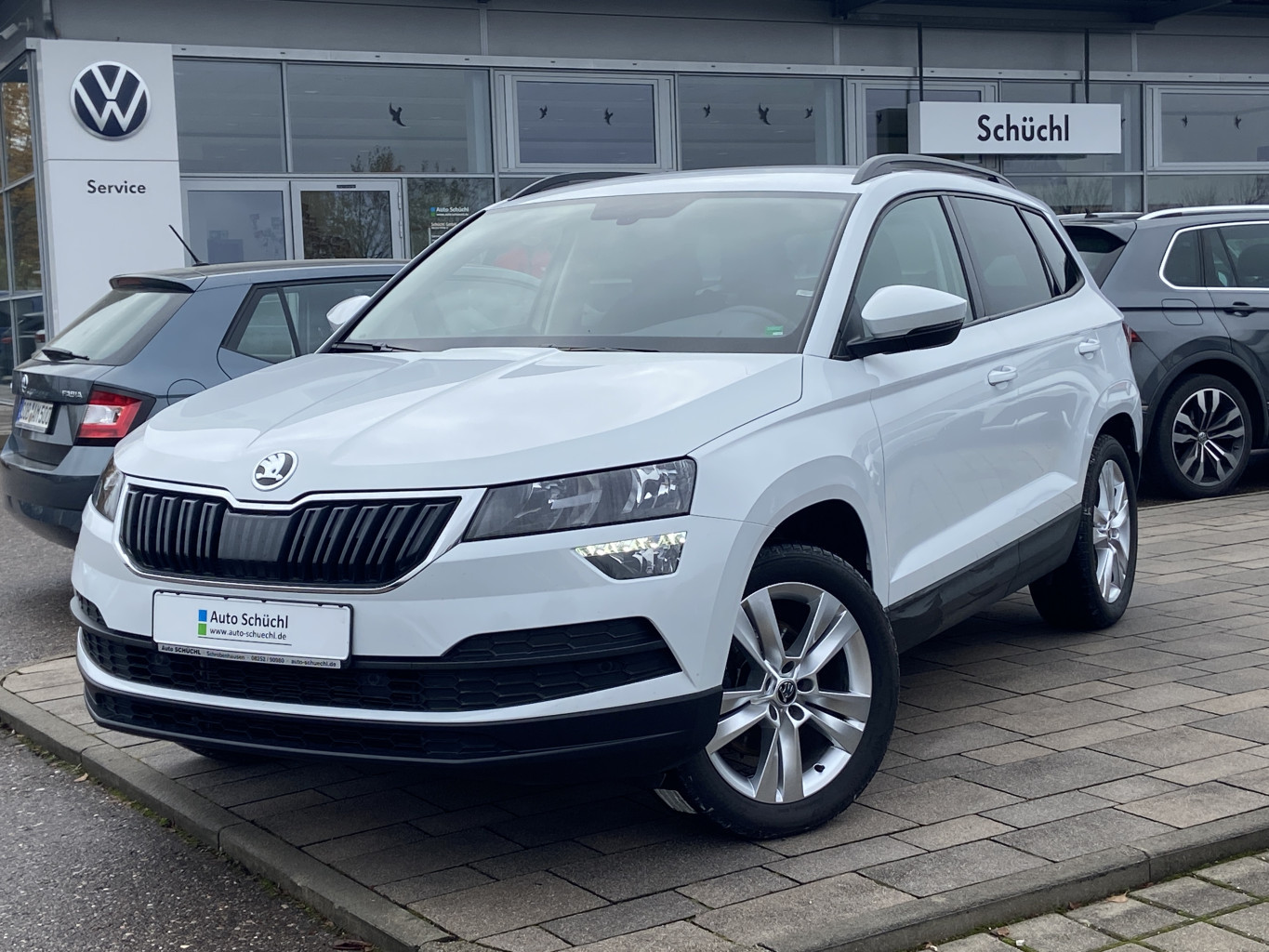 Skoda Karoq 2.0 TDI DSG 4x4 Style NAVI+STANDHEIZUNG+AHK+SMART-LINK+SHZ+PDC+DAB+GRA+KEYLESS+BLUETOOTH