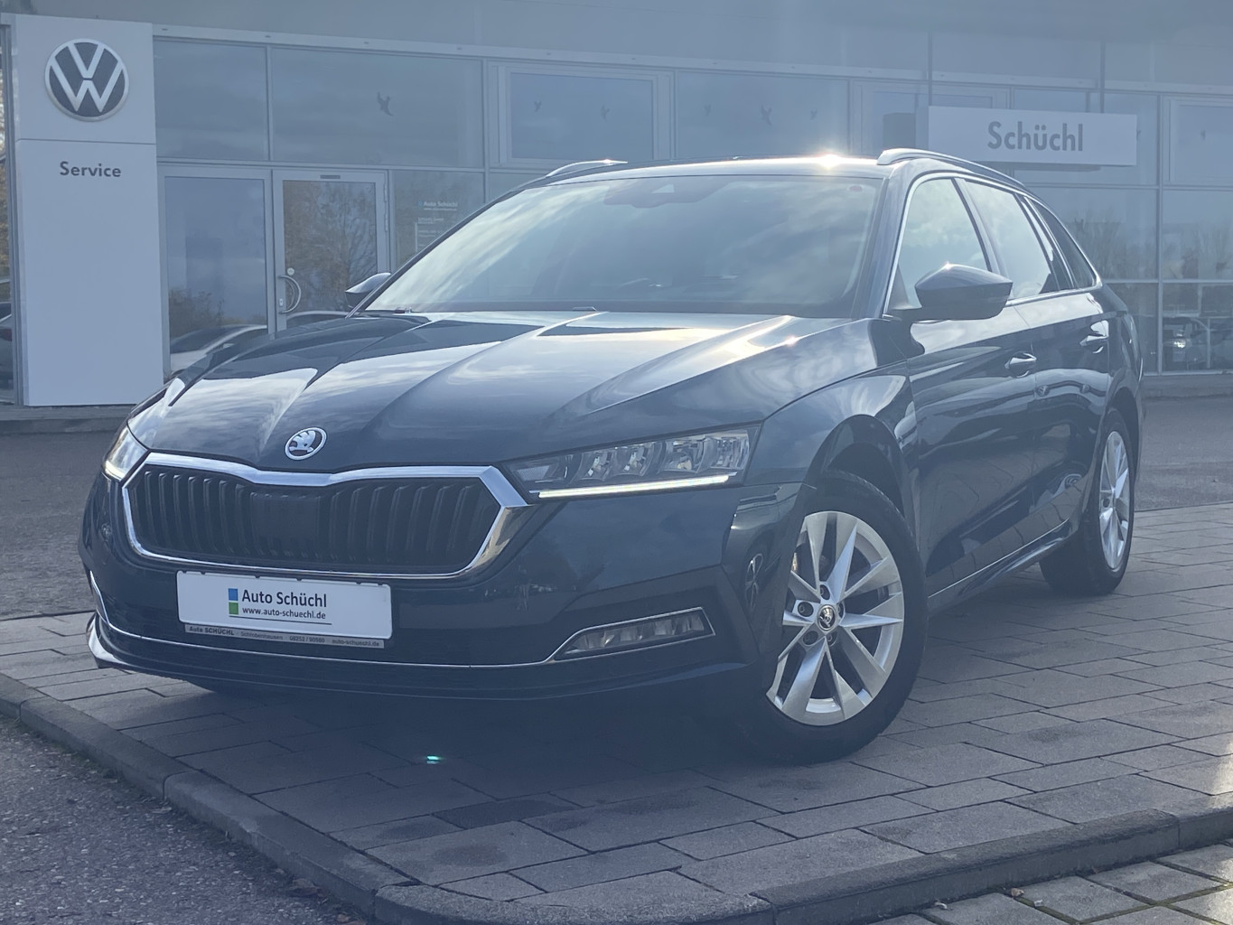 Skoda Octavia Combi 2.0 TDI DSG Style AHK+NAVI-COLUMBUS+LED+HEAD-UP+SMART-LINK+VIRTUAL-COCKPIT+4xSHZ+PDC+DAB+ACC+KEYLESS+BLUETOOTH+LANE-ASSIST