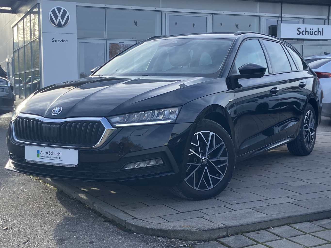 Skoda Octavia Combi 2.0 TDI DSG AHK+STANDHZG+EL.HECK+NAVI-COLUMBUS+LED+SMART-LINK+VIRTUAL-COCKPIT+KAMERA+4xSHZ+PDC+DAB+ACC+KEYLESS+BLUETOOTH+LANE-ASSIST