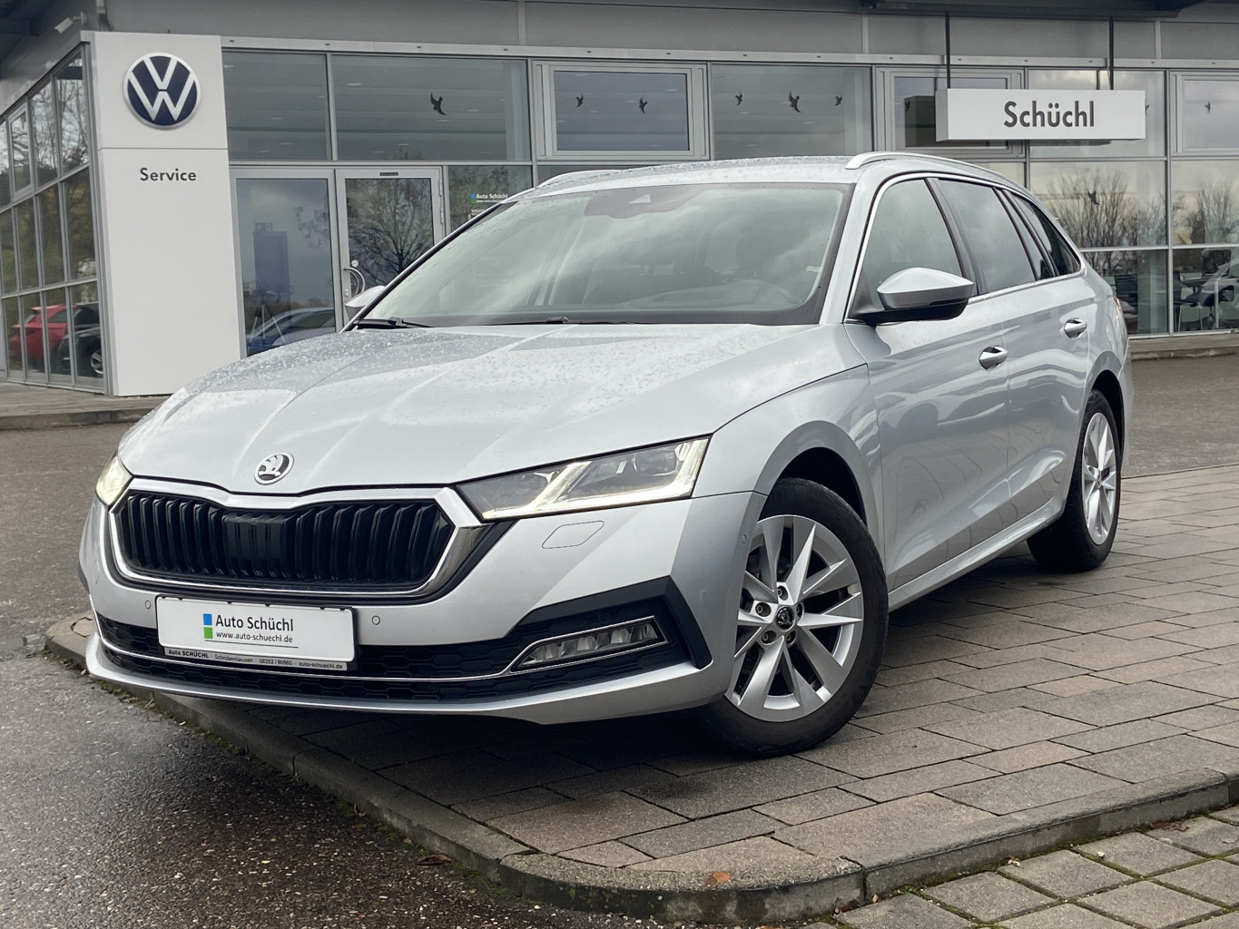 Skoda Octavia Combi 2.0 TDI DSG Style NAVI-COLUMBUS+AHK+LED+HEAD-UP+SMART-LINK+VIRTUAL-COCKPIT+KAMERA+4xSHZ+PARKASSIST+DAB+ACC+KEYLESS+BLUETOOTH+LANE-ASSIST+EL.HECKKLAPPE+VIRTUELLES-PEDAL