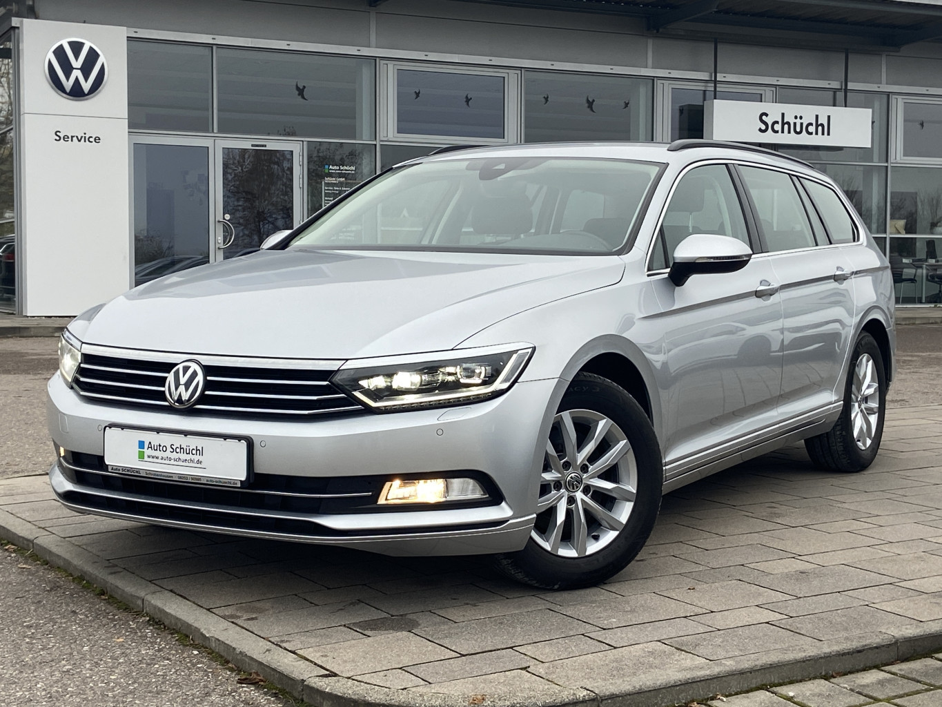 Volkswagen Passat Variant 1.5 TSI Comfortline ACTIVE-LIGHTING+AHK+NAVI+LED+KAMERA+SHZ+PDC+DAB+ACC+BLUETOOTH