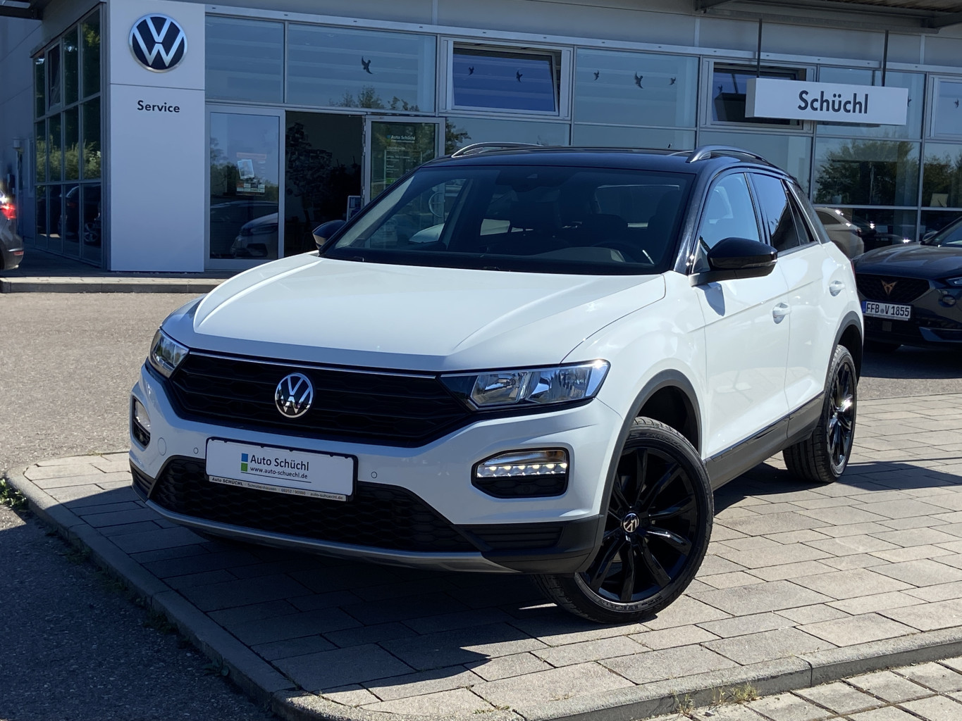 Volkswagen T-Roc 1.5 TSI BLACK-STYLE NAVI+AHK+PANORAMA+18