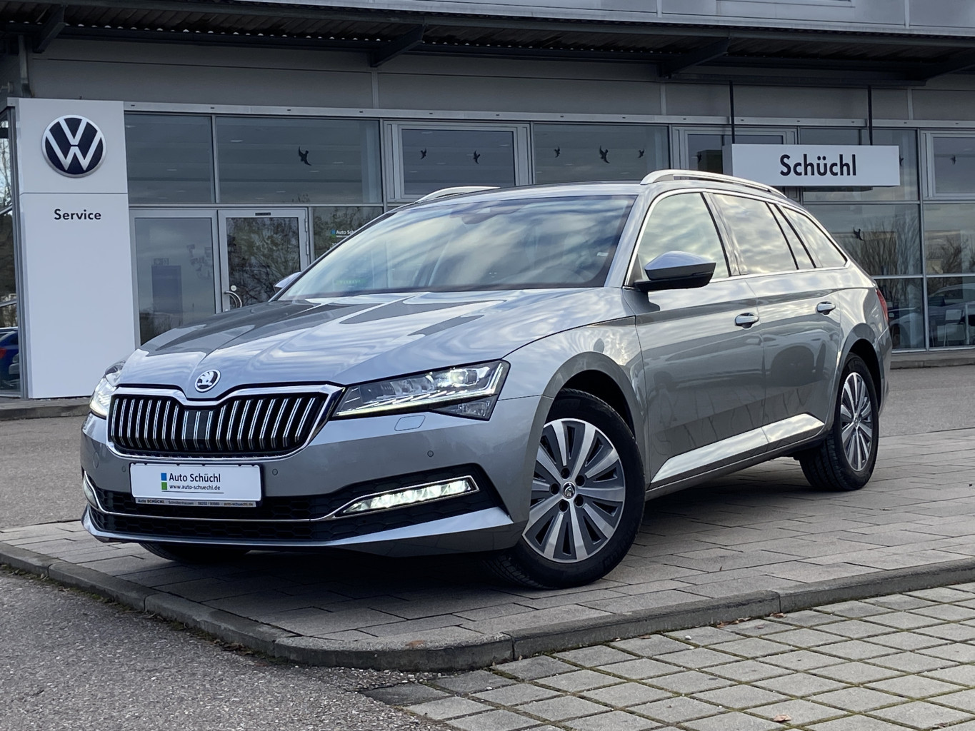 Skoda Superb Combi 2.0 TDI DSG Style NAVI+AHK+MATRIX-LED+SMART-LINK+4xSHZ+VIRTUAL-COCKPIT+360-KAMERA+PDC+DAB+ACC+BLUETOOTH+LANE-ASSIST