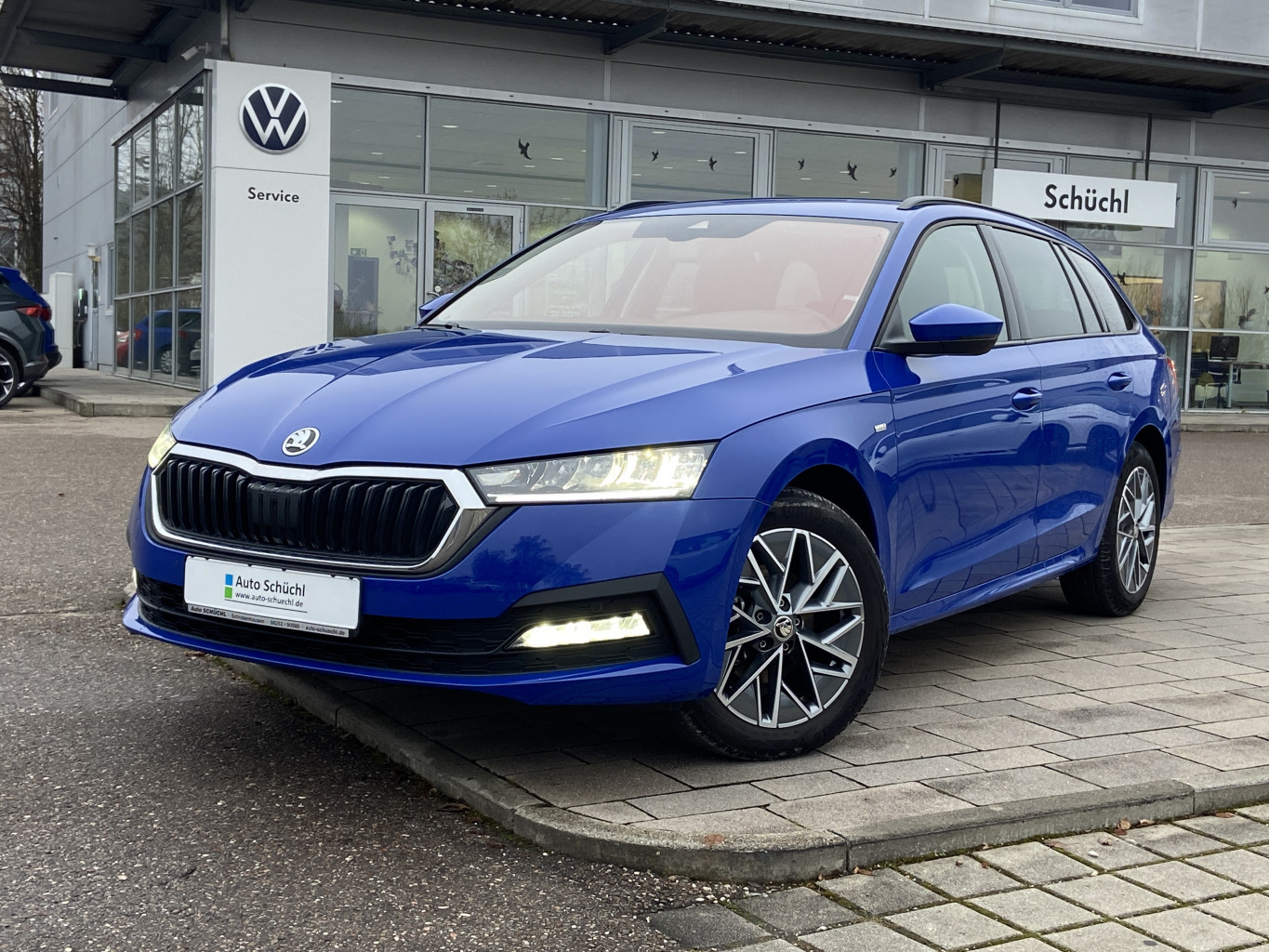 Skoda Octavia Combi 2.0 TDI DSG TOUR STANDHEIZUNG+AHK+SMART-LINK+VIRTUAL-COCKPIT+4xSHZ+PDC+DAB+LED+NAVI+ACC+BLUETOOTH+KEYLESS+LANE-ASSIST