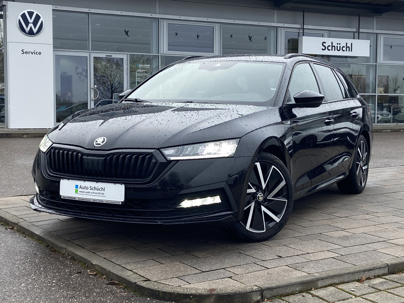 Skoda Octavia Combi 2.0 TSI DSG 4x4 Sportline AHK+NAVI-COLUMBUS+LED+HEAD-UP+EL.HECK+VIRTUELLES-PEDAL+SMART-LINK+VIRTUAL-COCKPIT+KAMERA+4xSHZ+PDC+DAB+ACC+KEYLESS+BLUETOOTH+LANE-ASSIST