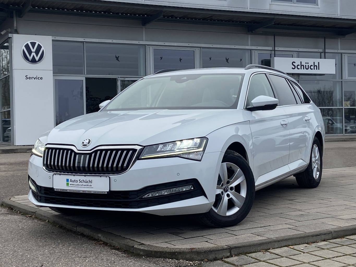 Skoda Superb Combi 2.0 TDI ACC+LED+AHK+SMART-LINK+LANE-ASSIST+VIRTUAL-COCKPIT+PDC+DAB+NAVI+BLUETOOTH
