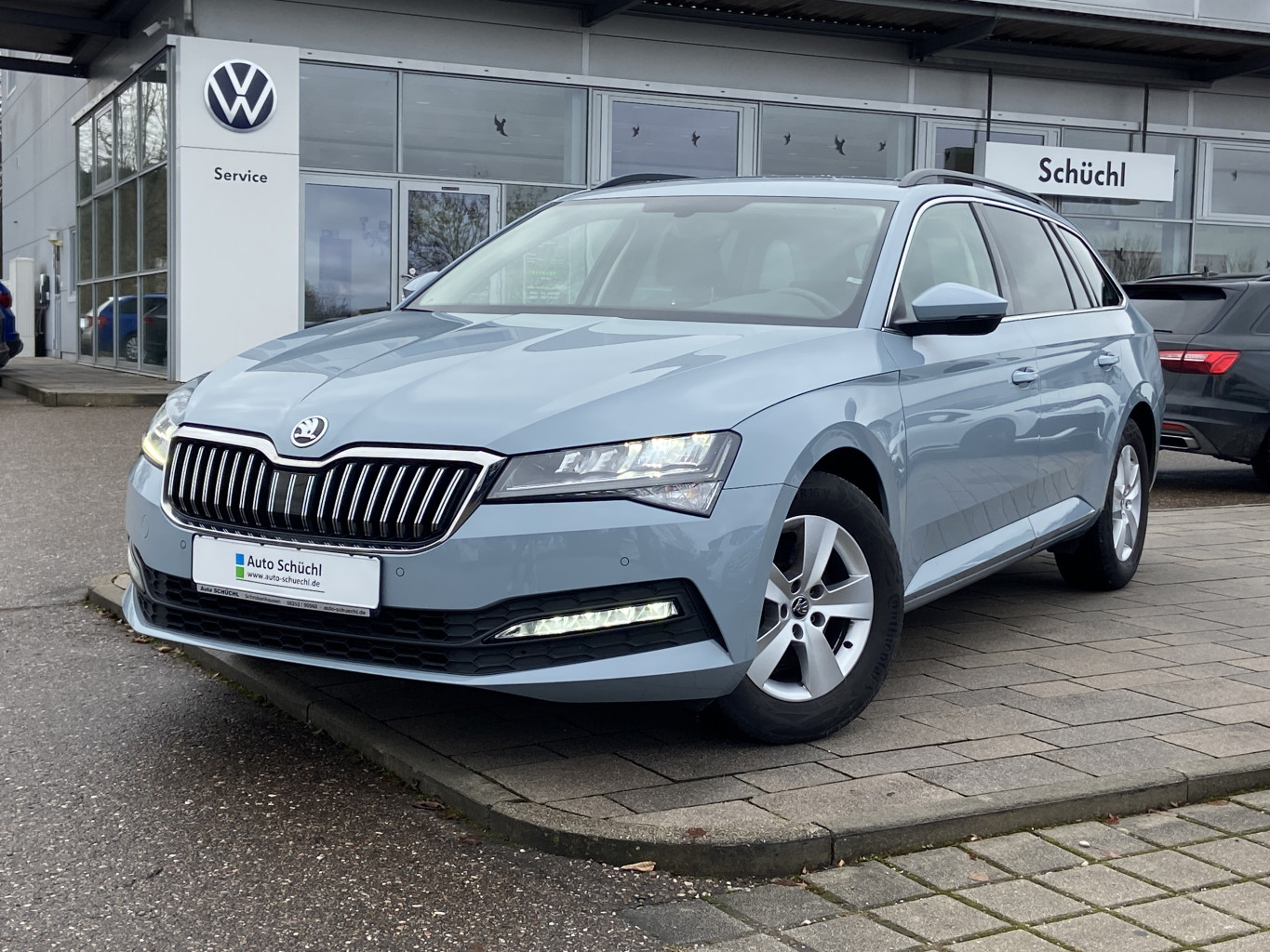 Skoda Superb Combi 2.0 TDI DSG NAVI+LED+AHK+SMART-LINK+VIRTUAL-COCKPIT+SHZ+PDC+DAB+GRA+BLUETOOTH