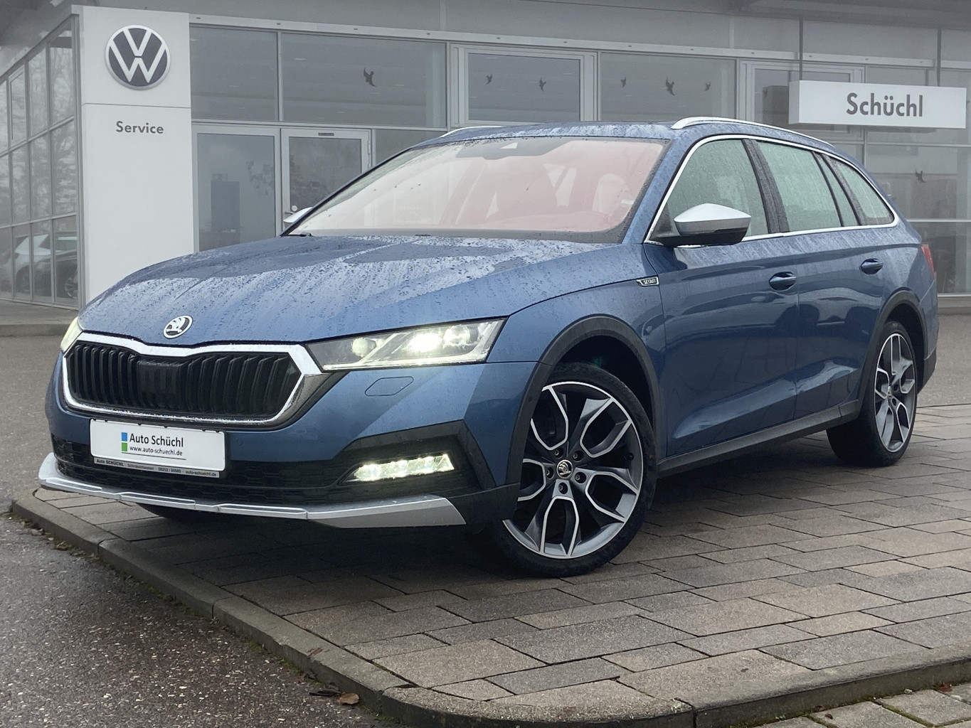 Skoda Octavia Combi 2.0 TDI DSG 4x4 Scout AHK+PANO+19