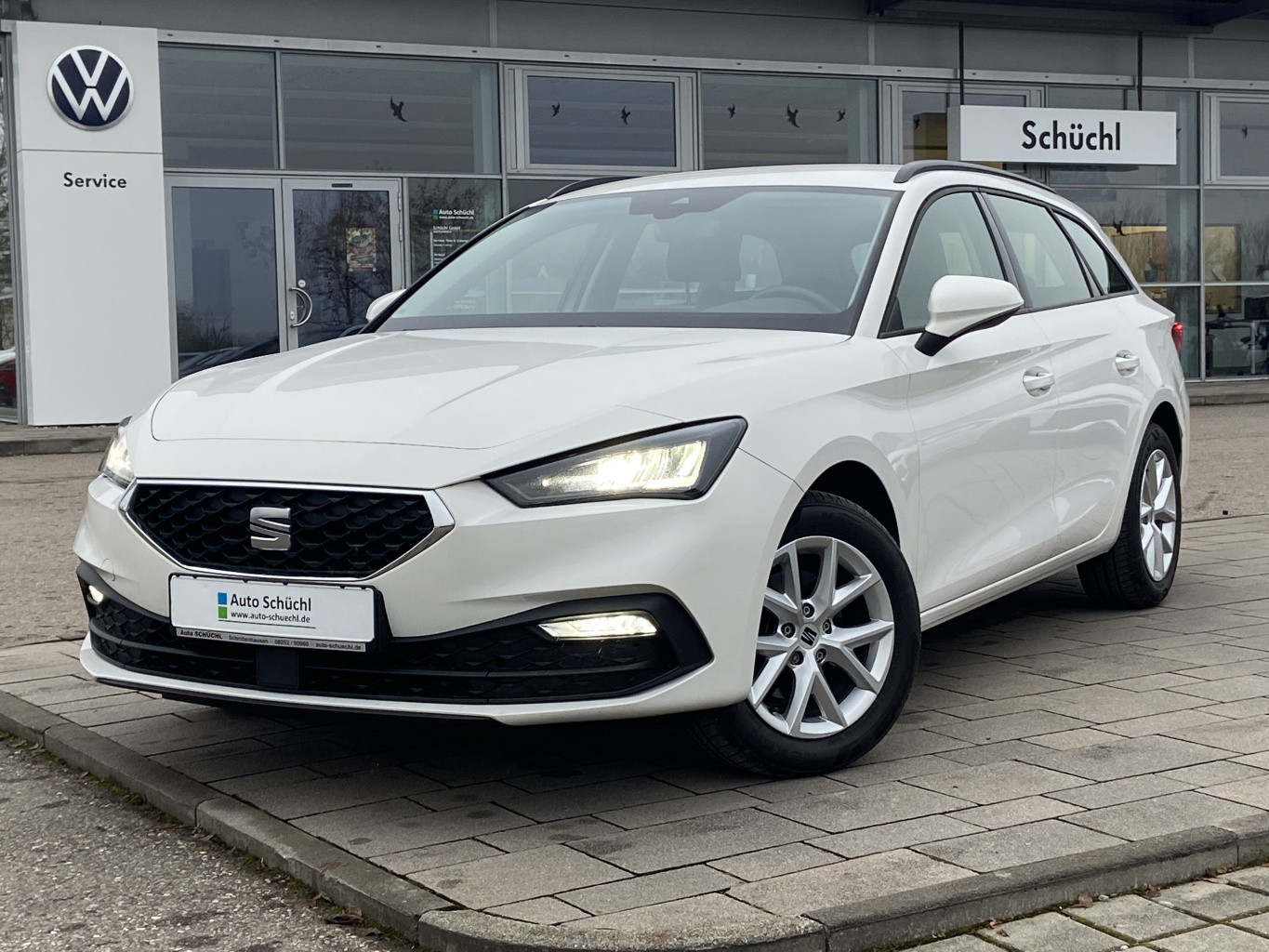 Seat Leon ST 1.5 eTSI DSG Style VIRTUAL-COCKPIT+KAMERA+FULL-LINK+LED++SHZ+NAVI+DAB+LANE-ASSIST+BLUETOOTH+PDC+GRA