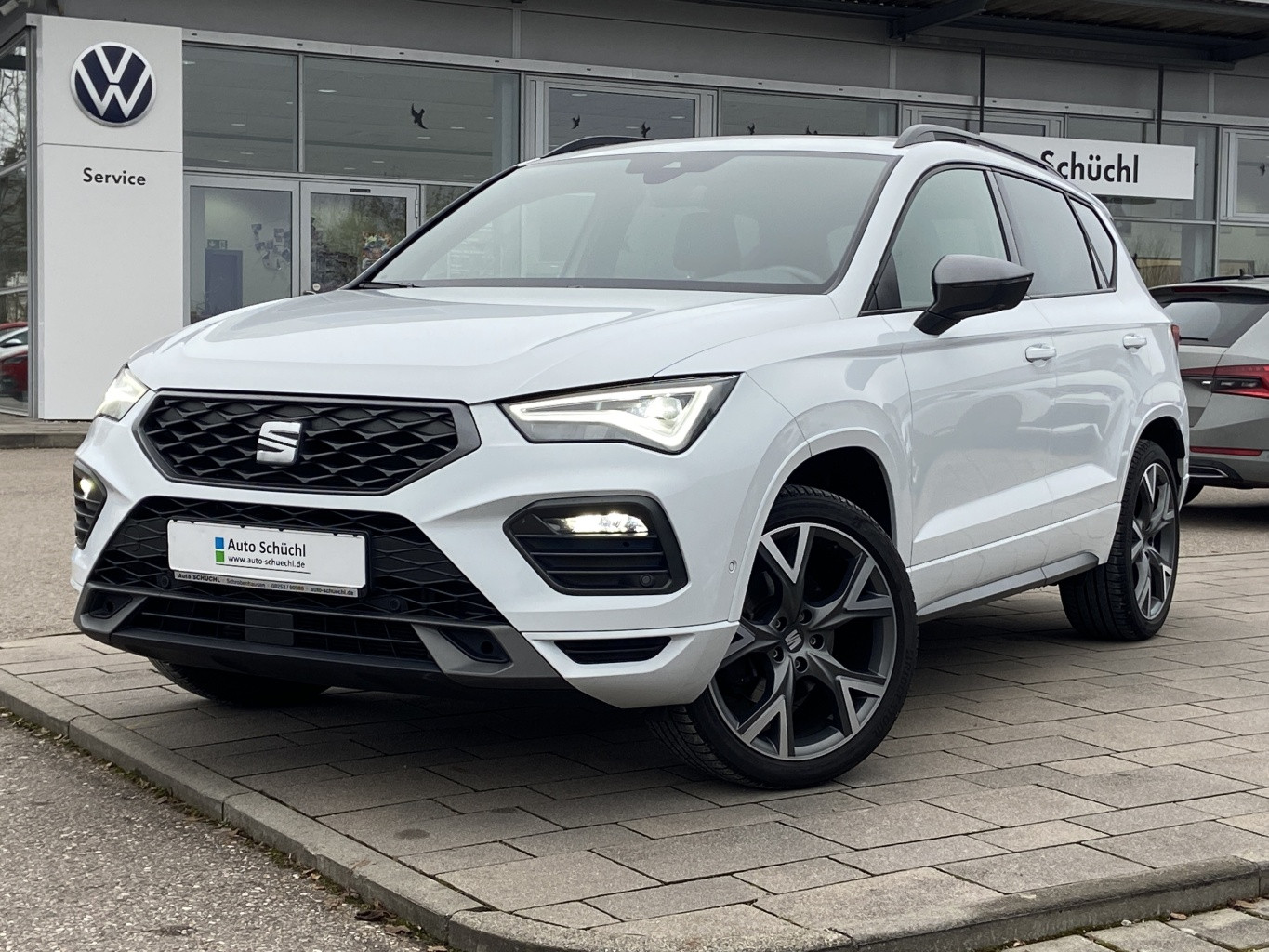 Seat Ateca 2.0 TSI DSG 4-DRIVE FR-LINE EL.HECK+NAVI-PRO+LED+AHK+PANORAMA+19