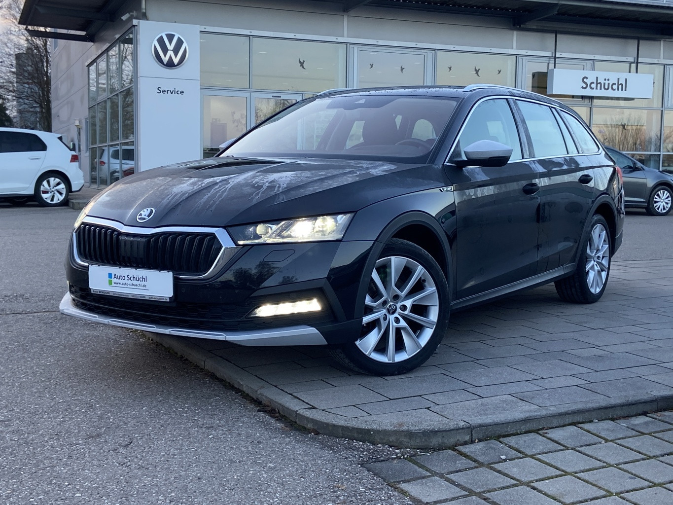 Skoda Octavia Combi 2.0 TDI DSG 4x4 Scout AHK+EL.HECK+NAVI-COLUMBUS+STANDHEIZUNG+LED+AHK+LED+HEAD-UP+SMART-LINK+VIRTUAL-COCKPIT+SHZ+PDC+DAB+ACC+KEYLESS+BLUETOOTH+LANE-ASSIST