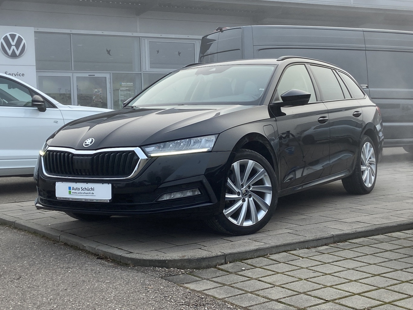 Skoda Octavia Combi 1.4 TSI DSG eHybrid NAVI+LED+SMART-LINK+VIRTUAL-COCKPIT+4xSHZ+PDC+DAB+LANE-ASSIST+GRA+KEYLESS+BLUETOOTH