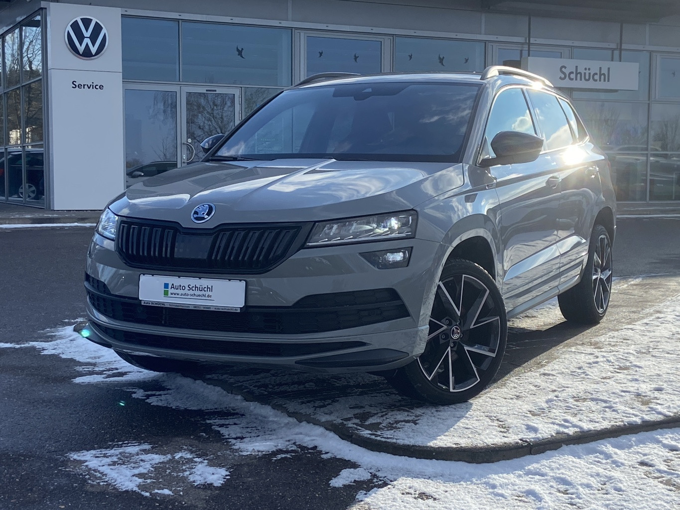 Skoda Karoq 1.5 TSI DSG Sportline NAVI+LED+AHK+SMART-LINK+4xSHZ+VIRTUAL-COCKPIT+PDC+DAB+KAMERA+ACC+KEYLESS+BLUETOOTH+LANE-ASSIST