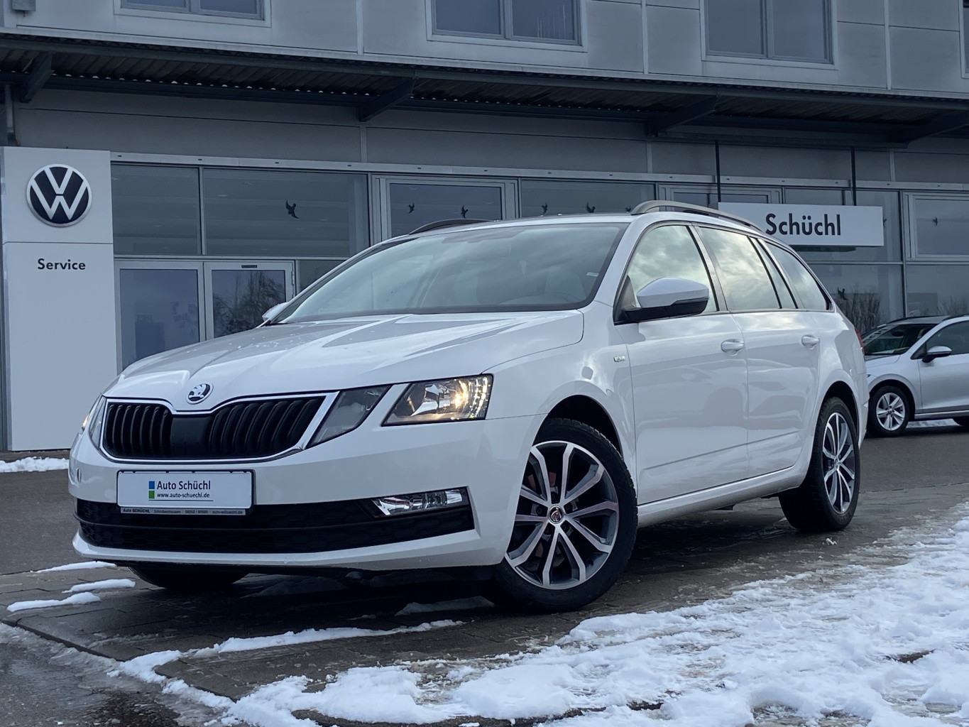 Skoda Octavia Combi 1.6 TDI TOUR ACC+SMART-LINK+NAVI+DAB+SHZ+PDC+KEYLESS+BLUETOOTH+17
