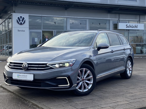 Volkswagen Passat Variant GTE 1.4 TSI DSG TEIL-LEDER+IQ.DRIVE+EL.HECK+STANDHEIZUNG+APP-CONNECT+360-KAMERA+LED+ACTIVE-INFO+NAVI+LED+PARKASSIST+KEYLESS+DAB+SHZ+ACC+KEYLESS+STANDHEIZUNG+BLUETOOTH+LANE-ASSIST 015551