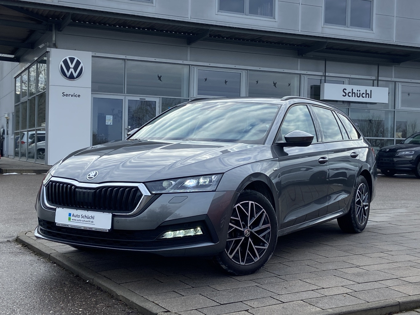 Skoda Octavia Combi 2.0 Clever TDI AHK+EL.HECK+MATRIX-LED+NAVI-COLUMBUS+SMART-LINK+VIRTUAL-COCKPIT+KAMERA+4xSHZ+PDC+DAB+LANE-ASSIST+GRA+KEYLESS+BLUETOOTH