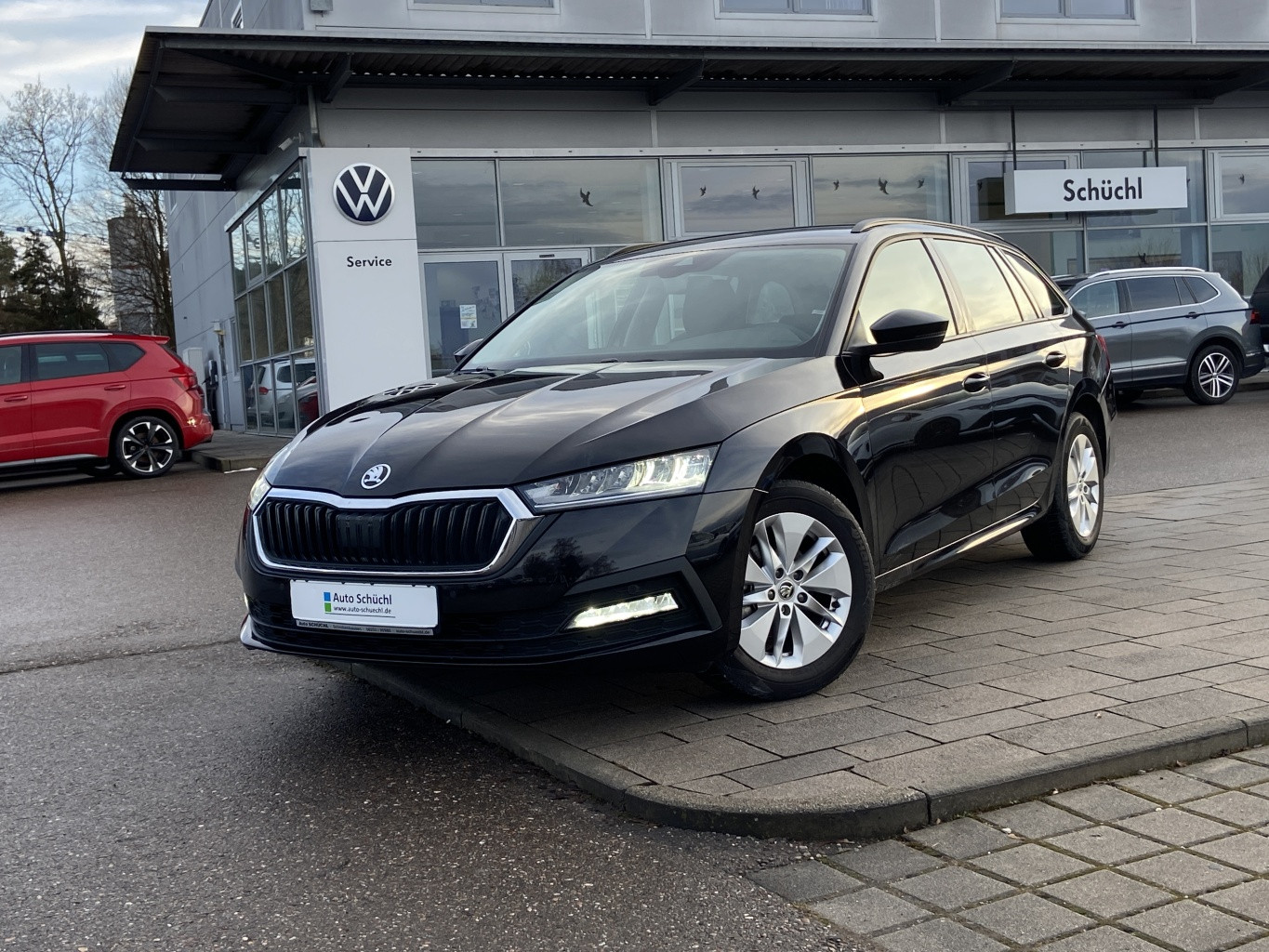 Skoda Octavia Combi 1.0 TSI DSG Ambition LED+AHK+SMART-LINK+VIRTUAL-COCKPIT+NAVI-COLUMBUS+DAB+PDC+ACC+KEYLESS+BLUETOOTH+LANE-ASSIST