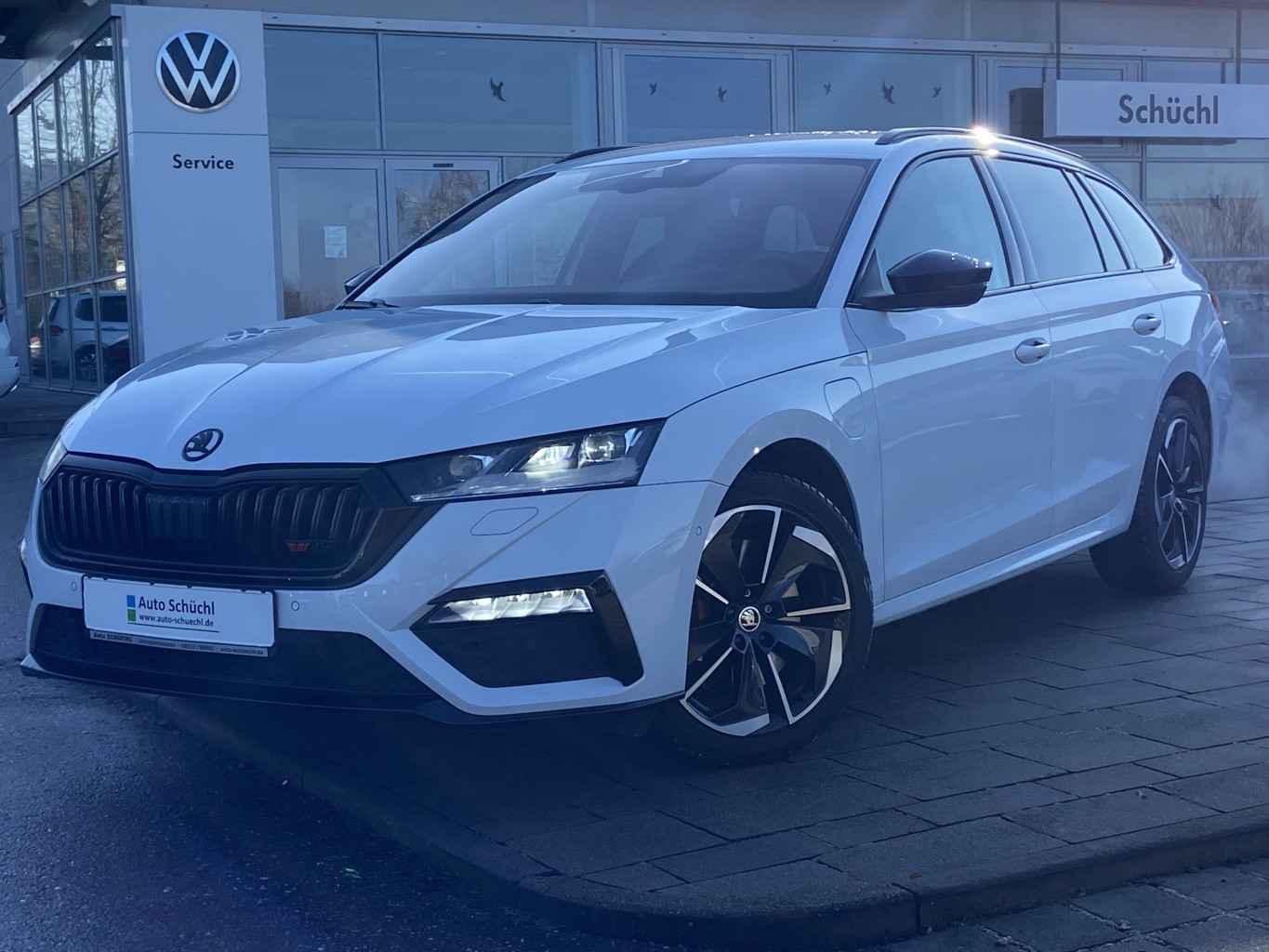 Skoda Octavia Combi RS iV 1.4 TSI DSG HEAD-UP+SMART-LINK+VIRTUAL-COCKPIT+NAVI-COLUMBUS+KAMERA+LED+MATRIX-LED+PARKASSIST+DAB+SHZ+ACC+BLUETOOTH+KEYLESS+LANE-ASSIST