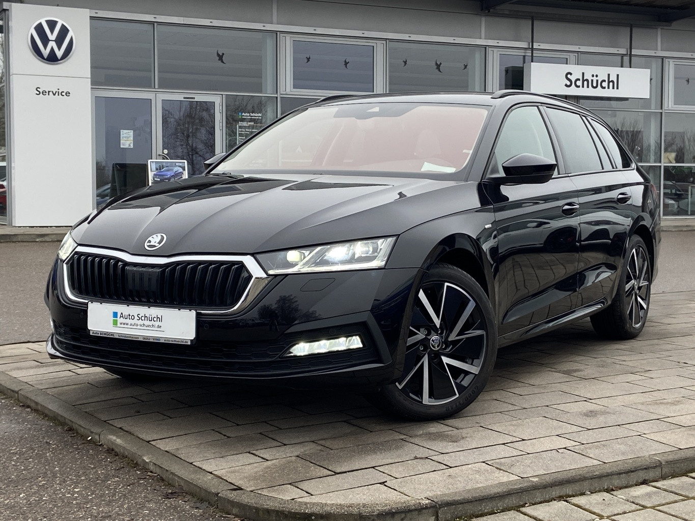 Skoda Octavia Combi 1.5 TSI e-TEC DSG CLEVER EL.HECK+AHK+LED-MATRIX+KESSY+VIRTUAL+NAVI-COLUMBUS+SMART-LINK+VIRTUAL-COCKPIT+KAMERA+4xSHZ+PDC+DAB+ACC+KEYLESS+BLUETOOTH+LANE-ASSIST