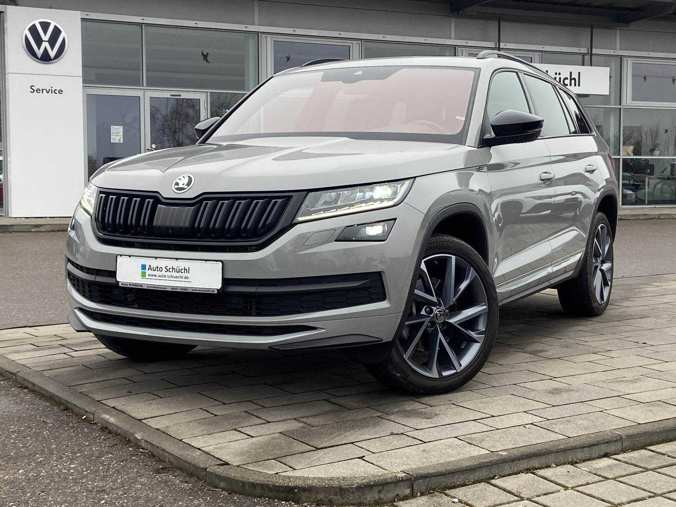Skoda Kodiaq 2.0 TDI DSG 4x4 Sportline PANORAMA+AHK+SMART-LINK+360-KAMERA+NAVI-COLUMBUS+VIRTUAL-COCKPIT+LED+KEYLESS+DAB+LANE-ASSIST+4xSHZ+PDC+KEYLESS+GRA+BLUETOOTH