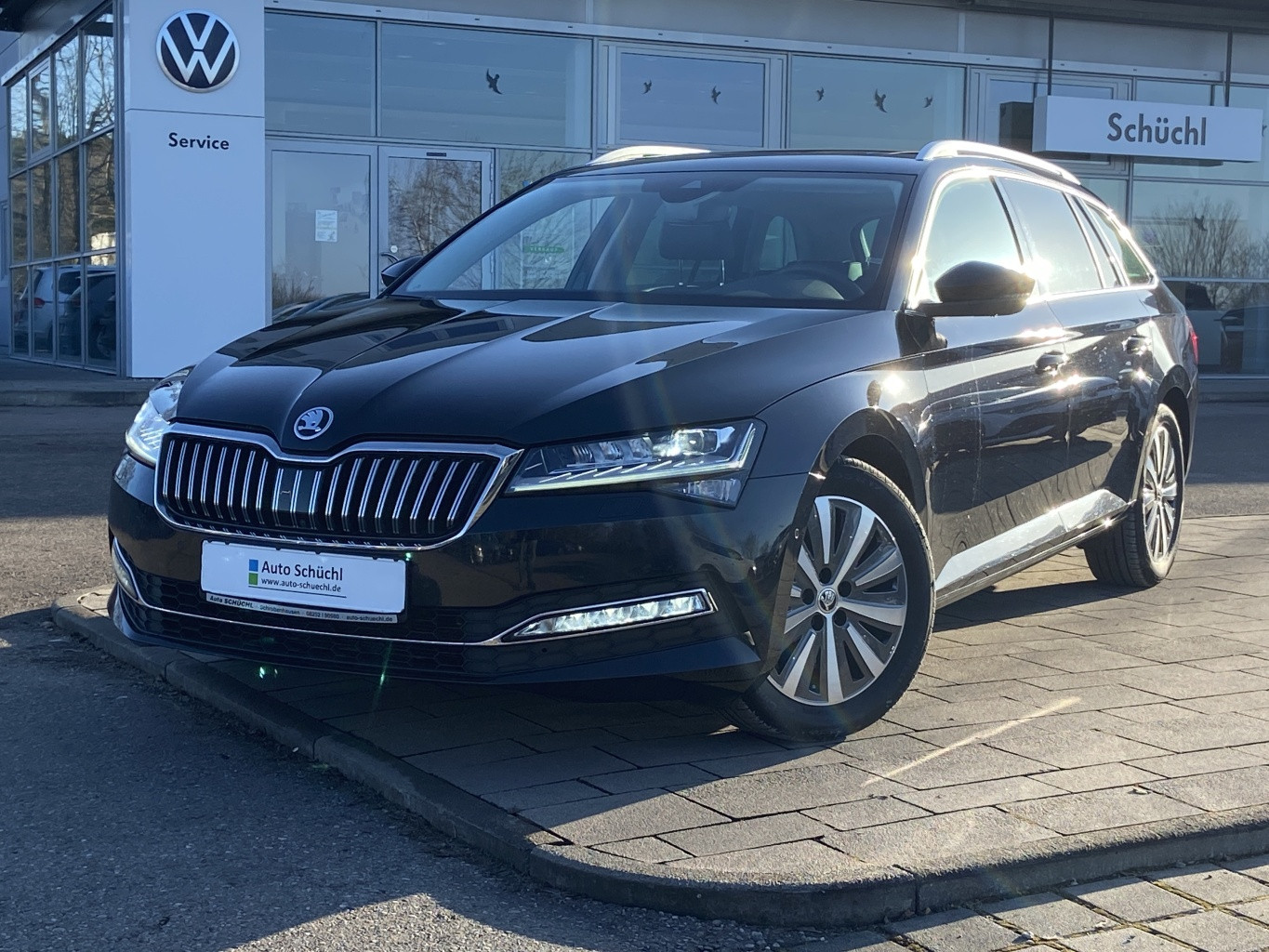 Skoda Superb Combi 2.0 TDI DSG Style STANDHEIZUNG+PANORAMA+LEDER+AHK+SMART-LINK+360-KAMERA+NAVI-COLUMBUS+VIRTUAL-COCKPIT+LED+LED+DAB+SHZ+PARKASSIST+ACC+KEYLESS+BLUETOOTH+LANE-ASSIST