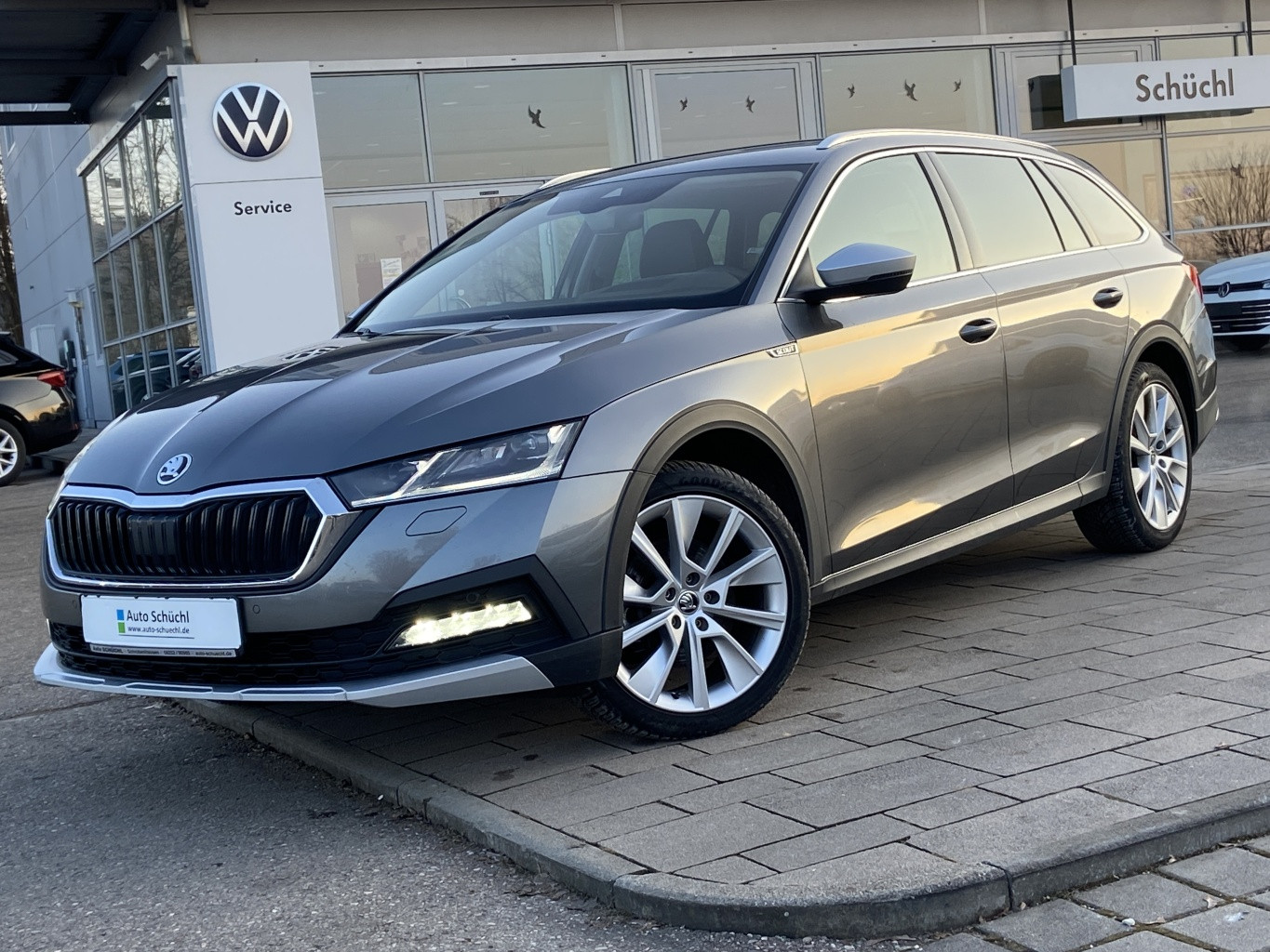 Skoda Octavia Combi Scout 2.0 TDI DSG 4x4 AHK+HEAD-UP+SMART-LINK+VIRTUAL-COCKPIT+NAVI-COLUMBUS+LED+MATRIX-LED+DAB+PDC+4xSHZ+ACC+BLUETOOTH+KEYLESS+LANE-ASSIST