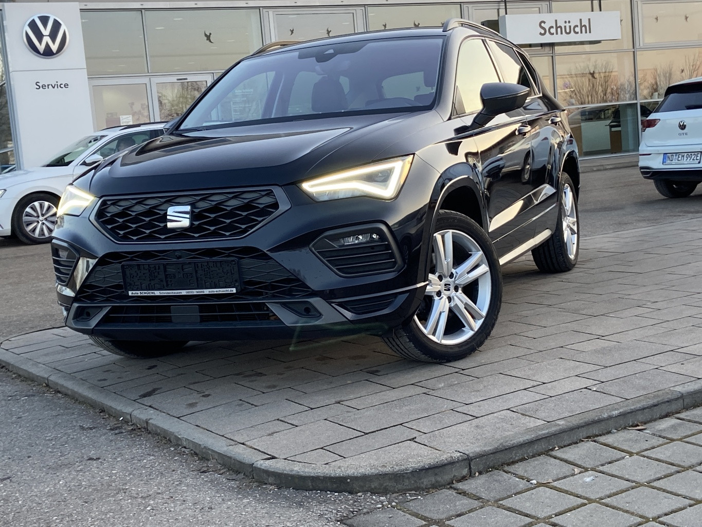 Seat Ateca 2.0 TDI DSG FR-Line AHK+BEATS+PAKET-XL+360-KAMERA+VIRTUAL-COCKPIT+NAVI-PRO+LED+FULL-LINK+DAB+SHZ+PDC+ACC+KEYLESS+LANE-ASSIST