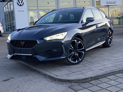 Cupra Leon ST 1.4 TSI DSG eHybrid VZ PANORAMA+VIRTUAL-COCKPIT+NAVI-PRO+KAMERA+LED+FULL-LINK+PARKASSIST+DAB+LANE-ASSIST+SHZ+ACC+KEYLESS+BLUETOOTH 015008