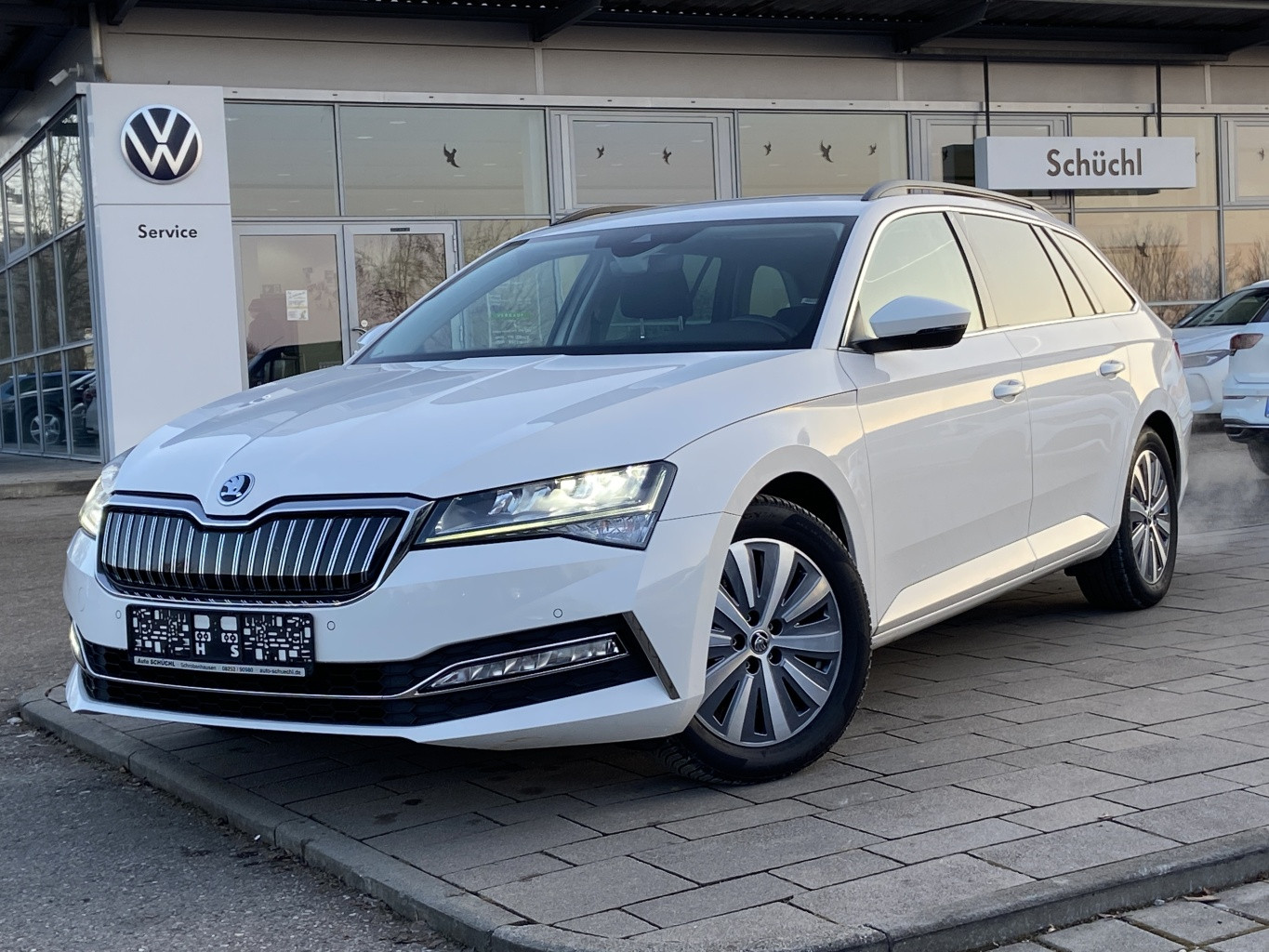 Skoda Superb Combi iV 1.4 TSI DSG Ambition STANDHEIZUNG+SMART-LINK+VIRTUAL-COCKPIT+NAVI+LED+DAB+SHZ+PDC+BLUETOOTH+GRA