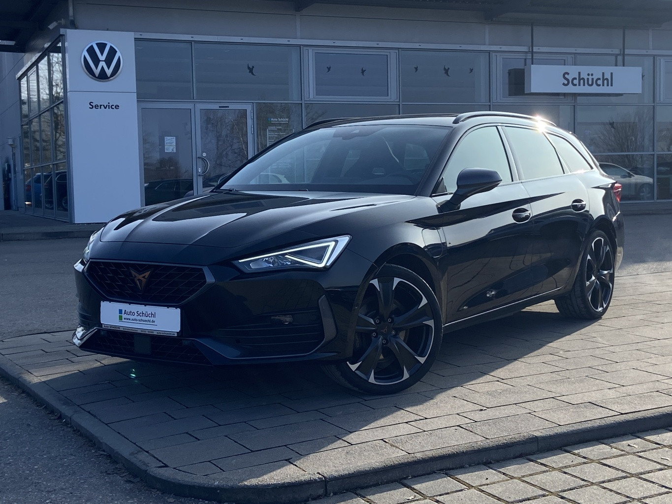 Cupra Leon ST 1.4 TSI DSG eHybrid VZ PANORAMA+SUPER-SPORTLENKRAD+XL-PAKET+VIRTUAL-COCKPIT+NAVI-PRO+KAMERA+LED+PARKASSIST+DAB+SHZ+ACC+KEYLESS+BLUETOOTH+LANE-ASSIST