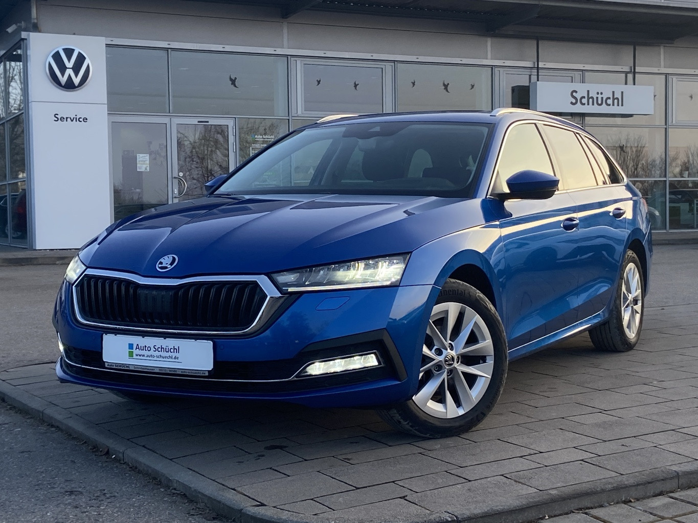 Skoda Octavia Combi 2.0 TDI DSG 4x4 Style PANORAMA+AHK+HEAD-UP+EL.HECK+SMART-LINK+VIRTUAL-COCKPIT+NAVI-COLUMBUS+LED+DAB+PDC+4xSHZ+ACC+KEYLESS+BLUETOOTH+LANE-ASSIST