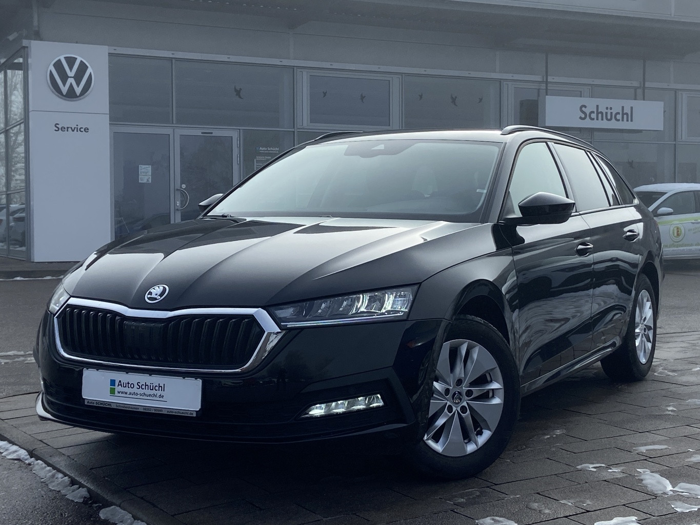 Skoda Octavia Combi 2.0 TDI DSG Ambition SMART-LINK+AHK+VIRTUAL-COCKPIT+NAVI-COLUMBUS+KAMERA+LED+DAB+LANE-ASSIST+SHZ+PDC+GRA+KEYLESS+BLUETOOTH