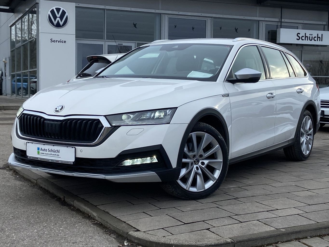 Skoda Octavia Combi SCOUT 2.0 TDI DSG 4x4 El.HECK+AHK+HEAD-UP+SMART-LINK+VIRTUAL-COCKPIT+NAVI-COLUMBUS+LED+MATRIX-LED+DAB+SHZ+PDC+ACC+KEYLESS+BLUETOOTH+LANE-ASSIST