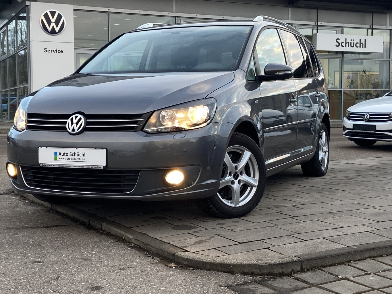 Volkswagen Touran 2.0 TDI DSG LIFE 7-SITZER AHK+GRA+NAVI+PARKASSIST+SHZ+BLUETOOTH