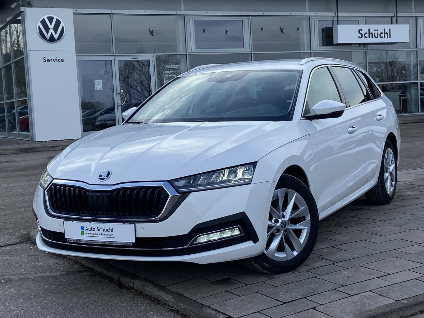 Skoda Octavia Combi 2.0 TDI DSG Style AHK+HEAD-UP+SMART-LINK+VIRTUAL-COCKPIT+NAVI-COLUMBUS+LED+DAB+SHZ+PDC+ACC+KEYLESS+BLUETOOTH+LANE-ASSIST